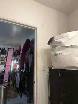 Motherbigbus online show from March 3, 2026, 11:17 am