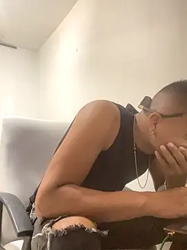 Snapshot of lester_rose chatting on November 19, 2025, 5:02 pm lester rose online show from November 19, 2025, 5:02 pm