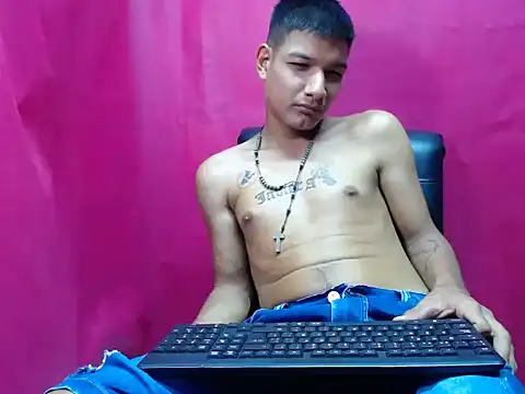 Snapshot of hot1090 chatting on November 17, 2025, 7:29 pm hot1090 online show from November 17, 2025, 7:29 pm