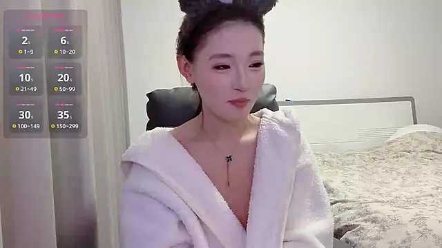 Snapshot of H-2005 chatting on December 18, 2025, 12:27 am H-2005 online show from December 18, 2025, 12:27 am