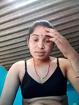 Snapshot of Deepika_Padukone chatting on December 4, 2025, 6:12 am Deepika Padukone online show from December 4, 2025, 6:12 am