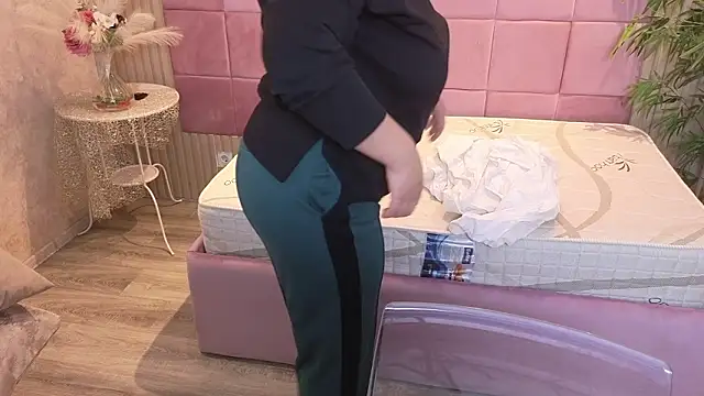 SpicyCarlaXX online show from February 3, 2026, 7:08 pm