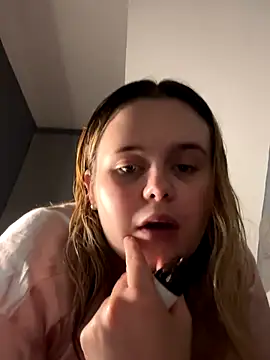 Blonde Bunny online show from December 2, 2025, 1:17 am