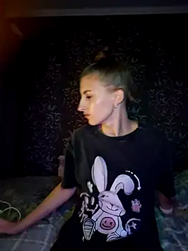 carolinakis  online show from November 19, 2025, 8:09 pm