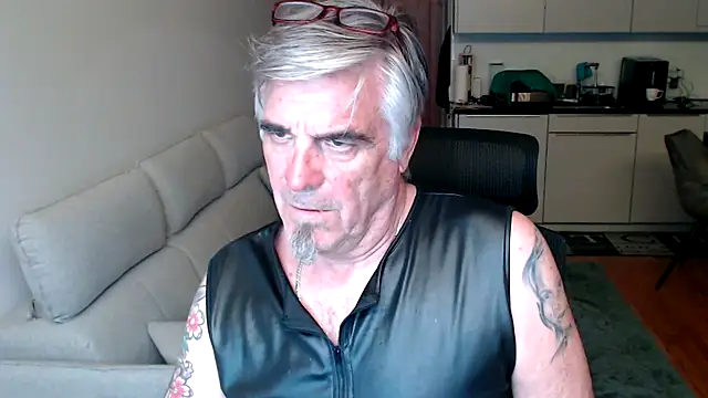 Buidapest online show from May 10, 2026, 8:54 pm