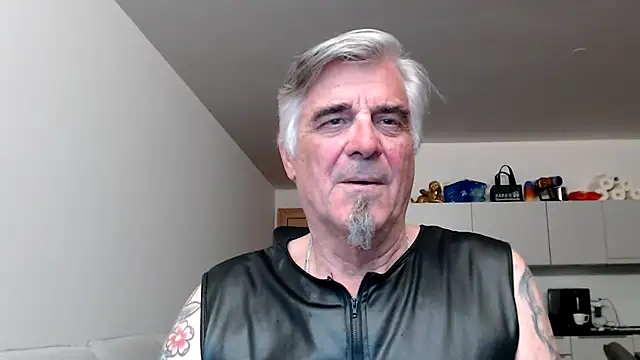 Buidapest online show from May 10, 2026, 2:59 am