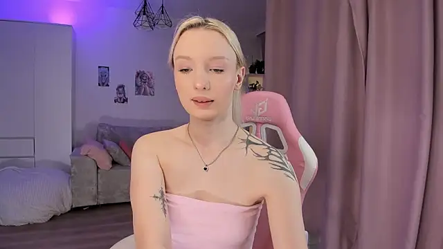 Tiffany Paw online show from February 25, 2026, 3:29 am