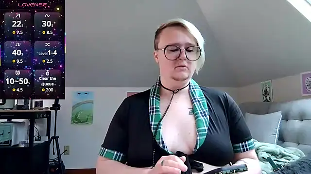 Snapshot of queerlyjaz chatting on May 2, 2026, 6:02 pm queerlyjaz online show from May 2, 2026, 6:02 pm