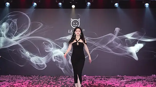 Snapshot of LU-909 chatting on November 27, 2025, 8:04 am LU-909 online show from November 27, 2025, 8:04 am