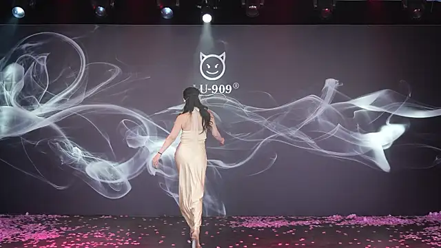 Snapshot of LU-909 chatting on November 26, 2025, 8:03 am LU-909 online show from November 26, 2025, 8:03 am