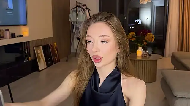 Jolienne online show from June 7, 2026, 8:03 pm