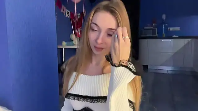 Jolienne online show from December 3, 2025, 3:22 pm