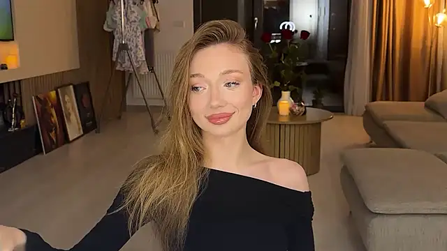 Jolienne online show from June 12, 2026, 9:23 pm