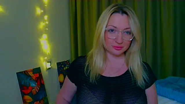 Snapshot of MilaLove__ chatting on November 17, 2025, 3:49 pm MilaLove online show from November 17, 2025, 3:49 pm