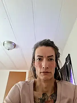 MaitressePomme3 online show from December 4, 2025, 2:38 pm