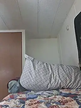 MaitressePomme3 online show from February 11, 2026, 1:05 am