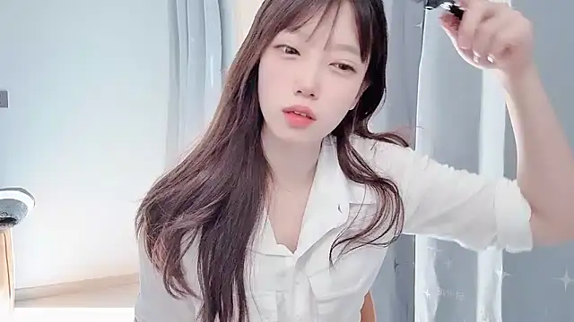 yuyayayu online show from December 2, 2025, 2:34 am