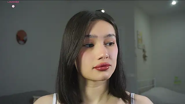 Snapshot of SoftLuna chatting on November 18, 2025, 5:11 am SoftLuna online show from November 18, 2025, 5:11 am