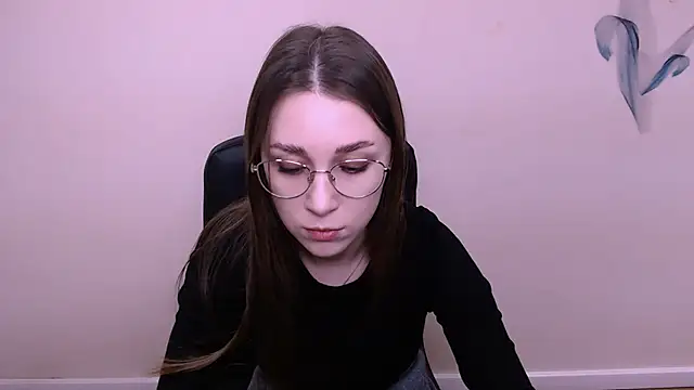 MillaTems  online show from December 15, 2025, 9:04 am