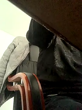 Mistliu online show from November 24, 2025, 2:22 am