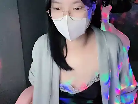 Snapshot of Hellen2999 chatting on November 18, 2025, 5:22 am Hellen2999 online show from November 18, 2025, 5:22 am