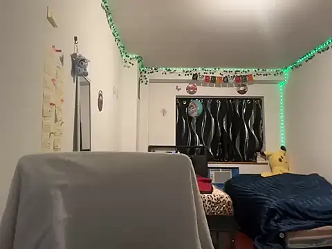 Snapshot of tinydaisy21 chatting on November 18, 2025, 2:59 am tinydaisy21 online show from November 18, 2025, 2:59 am