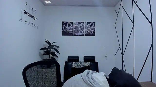 Snapshot of James_Adams_01 chatting on December 4, 2025, 12:37 pm James Adams 01 online show from December 4, 2025, 12:37 pm