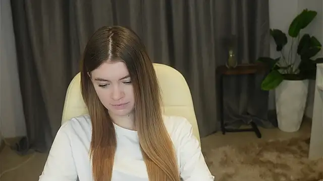 AngelesBenitz online show from November 20, 2025, 1:23 pm