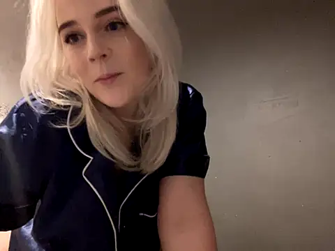 BellaJade  online show from November 18, 2025, 6:55 pm