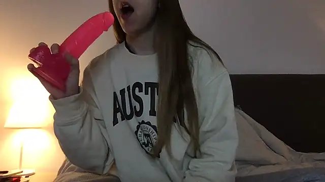 Martimartinaxx online show from March 5, 2026, 6:15 pm