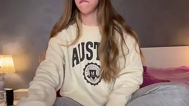 Martimartinaxx online show from April 9, 2026, 8:04 pm