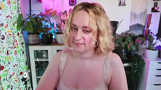 Snapshot of xzoeyryanx chatting on June 14, 2026, 4:30 pm xzoeyryanx online show from June 14, 2026, 4:30 pm