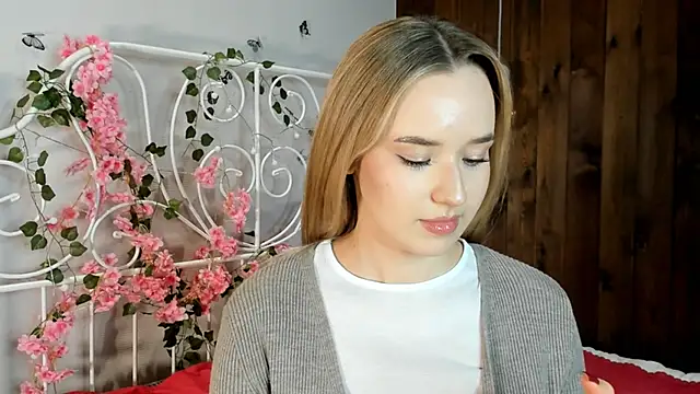 KristleKirst online show from November 18, 2025, 3:04 pm