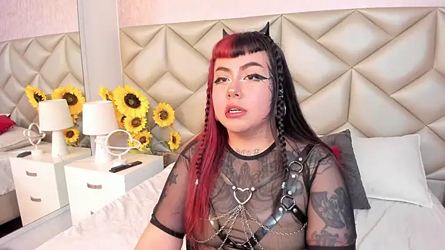 Raven  moon online show from November 18, 2025, 3:43 am