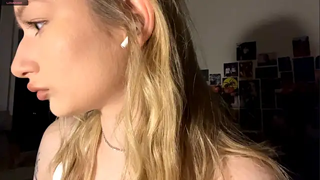 Selemene  online show from December 22, 2025, 7:47 pm