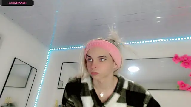 Karla hot777 online show from April 18, 2026, 12:51 pm