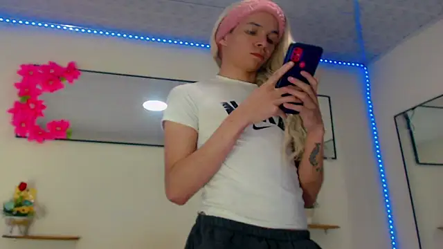 Snapshot of Karla_hot777 chatting on May 4, 2026, 12:41 pm Karla hot777 online show from May 4, 2026, 12:41 pm