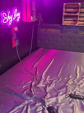 Shy-Ivy online show from December 17, 2025, 10:37 pm