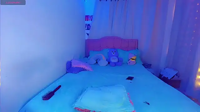 Shiaki 04 online show from November 23, 2025, 6:45 am