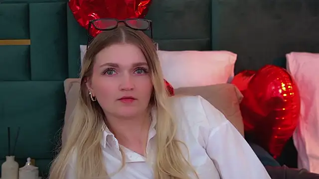 AnnyRaii online show from February 14, 2026, 6:08 pm