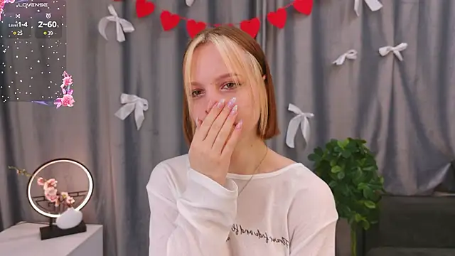 UmbraVelour online show from February 15, 2026, 1:21 pm