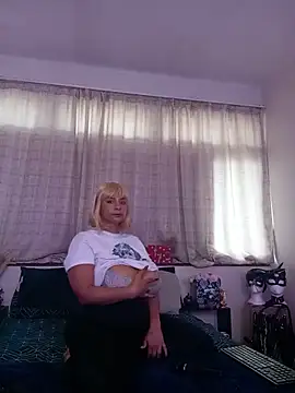 LaReineCleo online show from May 29, 2026, 10:32 am