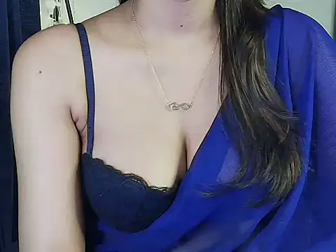 Snapshot of SongBird_01 chatting on July 18, 2026, 5:43 pm SongBird 01 online show from July 18, 2026, 5:43 pm