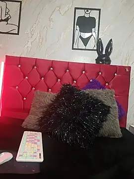 Miabellaksh online show from November 18, 2025, 1:47 pm