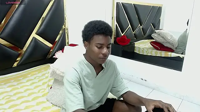 NoahJhonson69 online show from April 19, 2026, 11:33 am