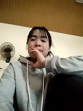 Snapshot of Xuca-bits chatting on December 4, 2025, 4:55 am Xuca-bits online show from December 4, 2025, 4:55 am