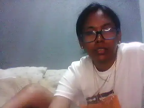 TiaBlaze online show from November 30, 2025, 9:04 pm