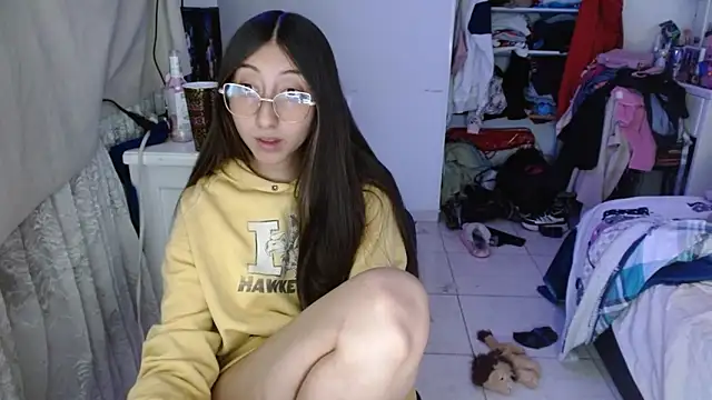 Snapshot of Nanylux chatting on December 4, 2025, 4:00 am Nanylux online show from December 4, 2025, 4:00 am