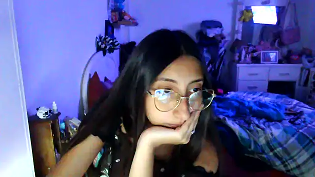 Snapshot of Nanylux chatting on November 20, 2025, 2:23 am Nanylux online show from November 20, 2025, 2:23 am