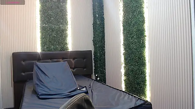 Snapshot of pettymoon1 chatting on November 25, 2025, 11:21 am pettymoon1 online show from November 25, 2025, 11:21 am